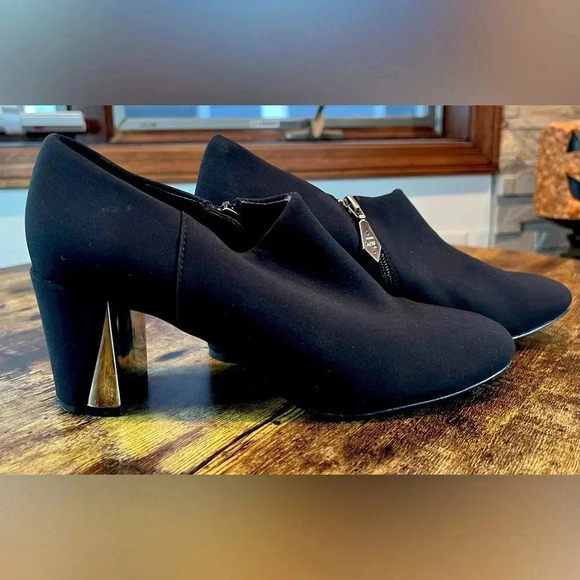 Donald J. Pliner | women’s ankle boots. Size: 9 - Picture 1 of 14